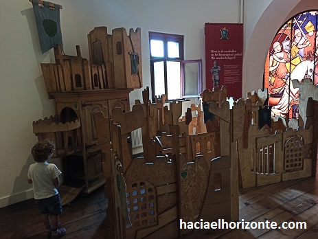 castillo wijnendale interior con niños