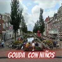 gouda con niños en autocaravana