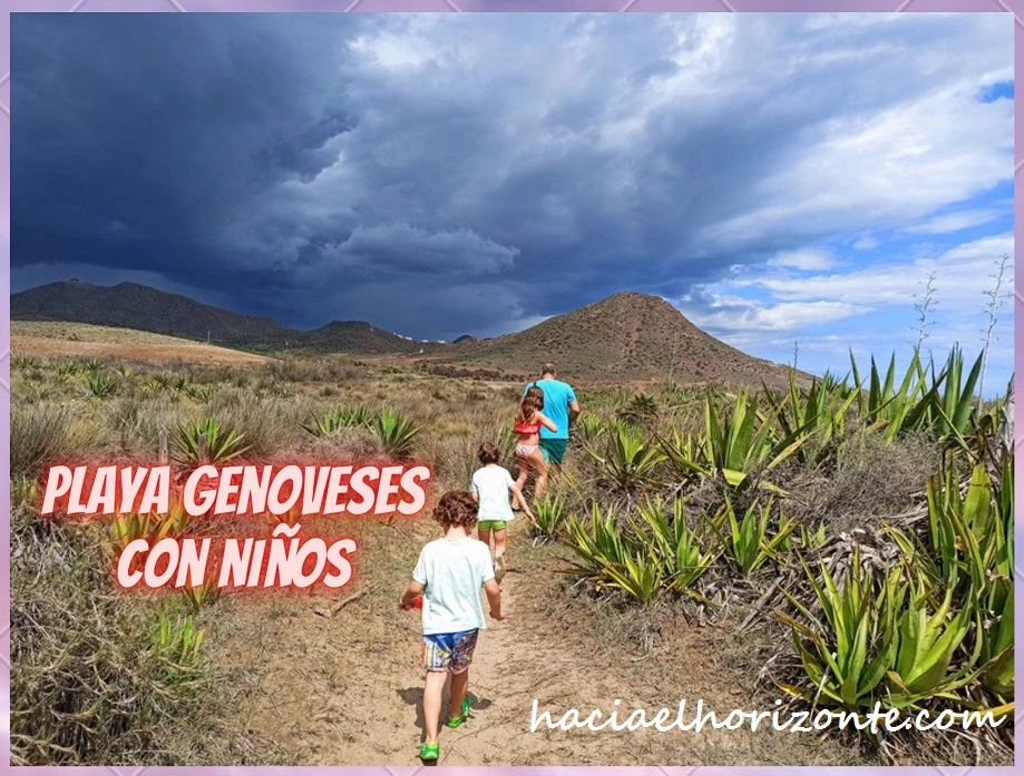 caminando por el sendero hacia la playa de los genoveses con niños en autocaravana